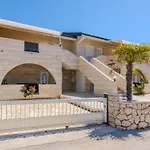 Lucica 2 By Interhome Vir
