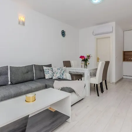 Apartman Lucica 2 By Interhome